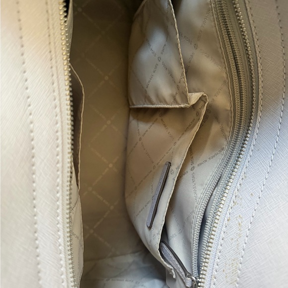 Michael Kors Two-Tone Bag in Purple and Cream - Picture 4 of 10